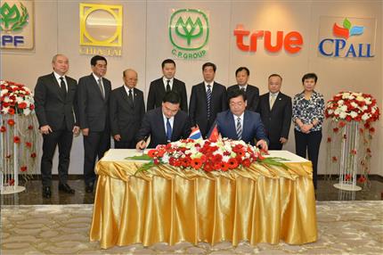 Chen Run’er met with Thai Deputy Prime Minister SomkidJatusripitak and witnessed the signing between HNCA and CP Group，Thai Smile Airways and Nok Airlines